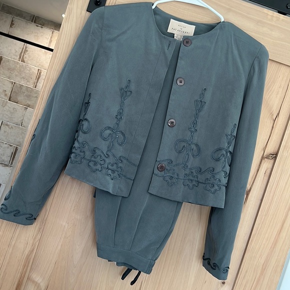 Silk two piece set, cropped jacket high waisted pants embroidery details, size 4 - Picture 2 of 9